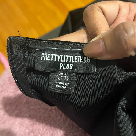 Elegant Black Midi Dress - Picture 5 of 5